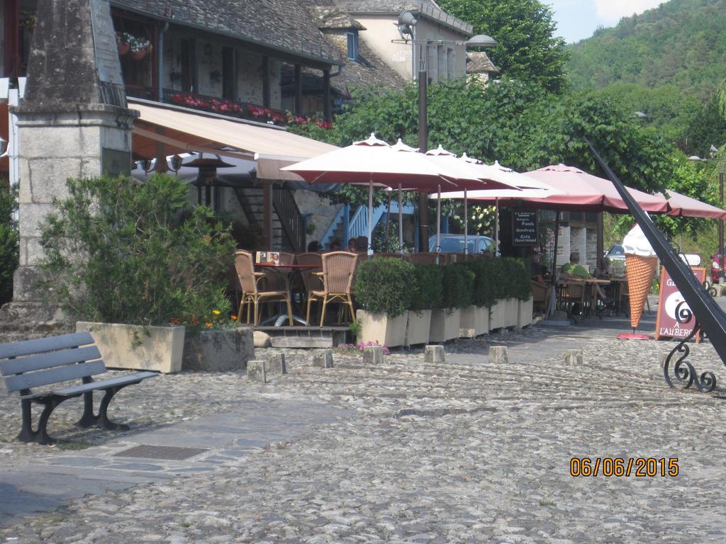 Hotel Le Commerce Neuville  Exterior foto